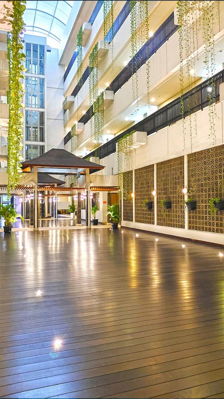 Le Premier Hotel Deltamas Cikarang Exterior foto
