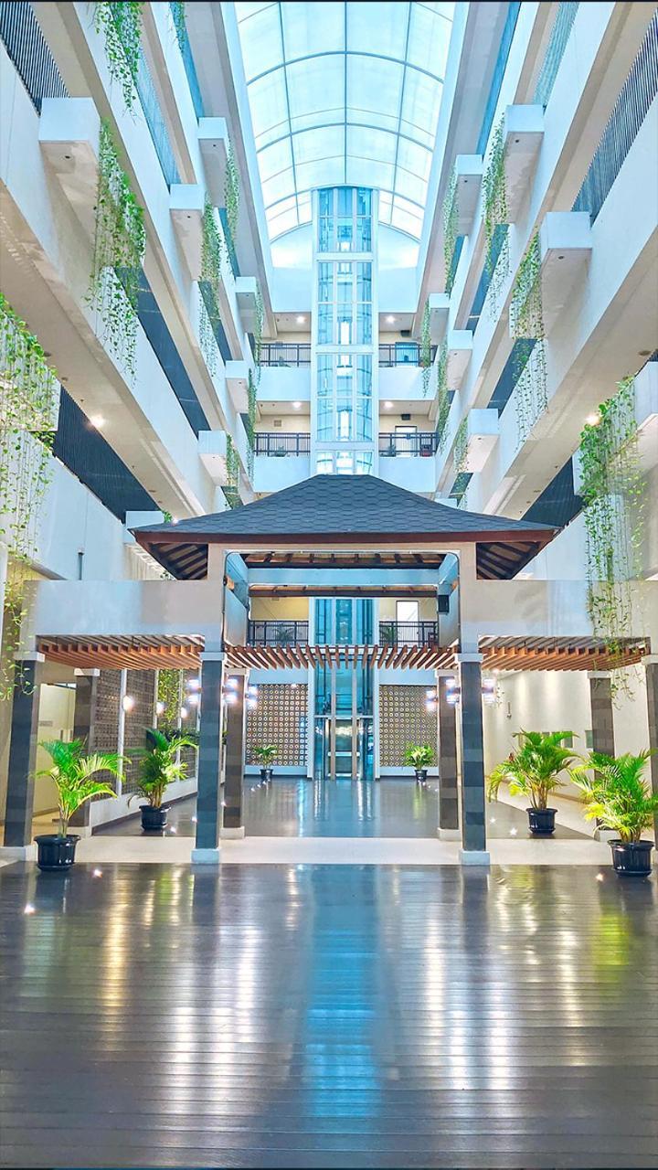 Le Premier Hotel Deltamas Cikarang Exterior foto